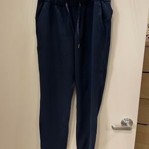 Lululemon on the fly woven pant in navy